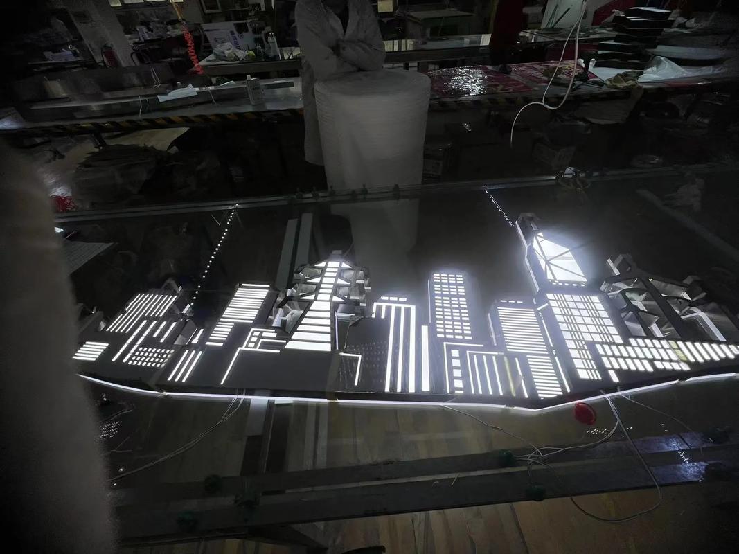 廣告人視角 發光字工廠實拍與動漫設計的創新融合